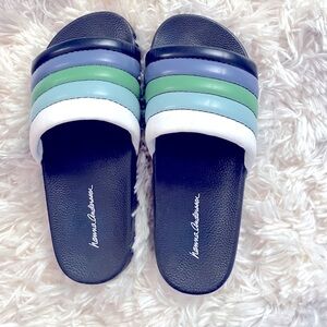 Hannah Andersson slides